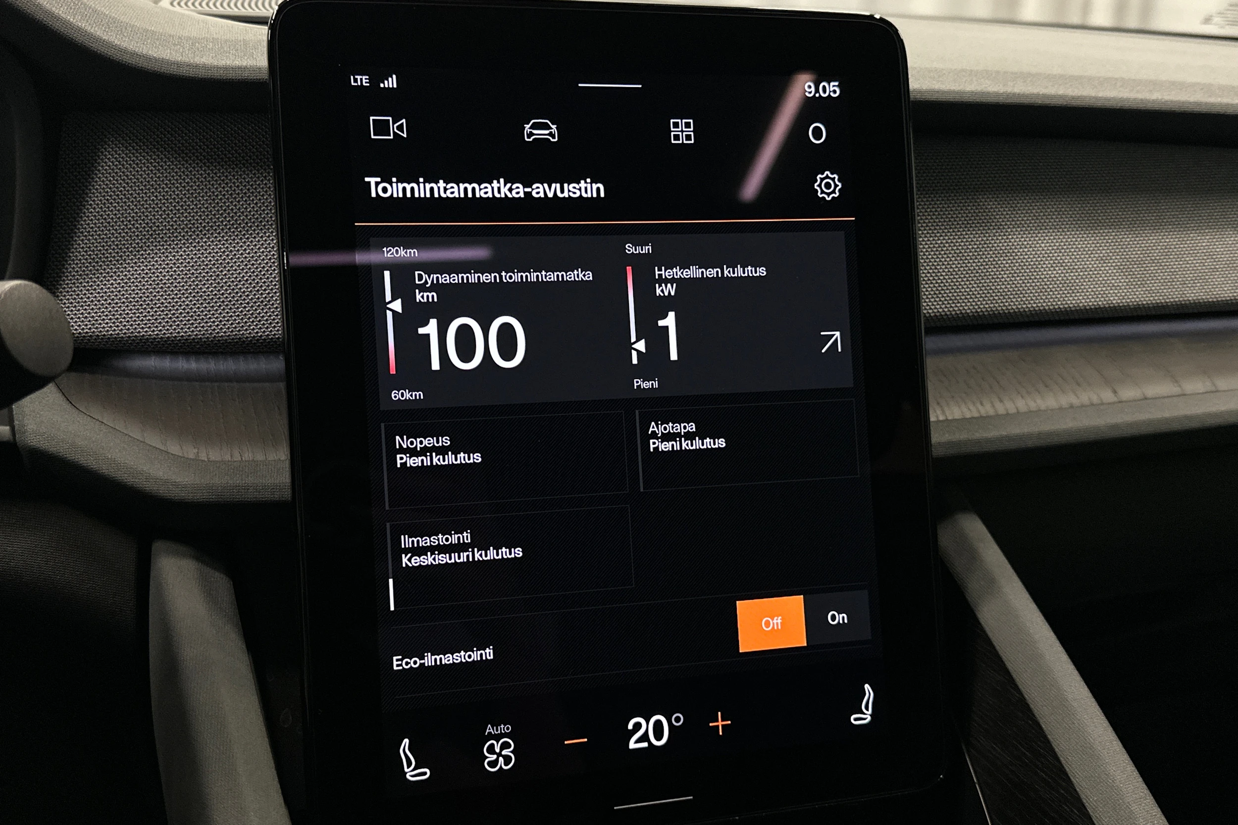 harmaa Polestar 2 2022 kuva 22.