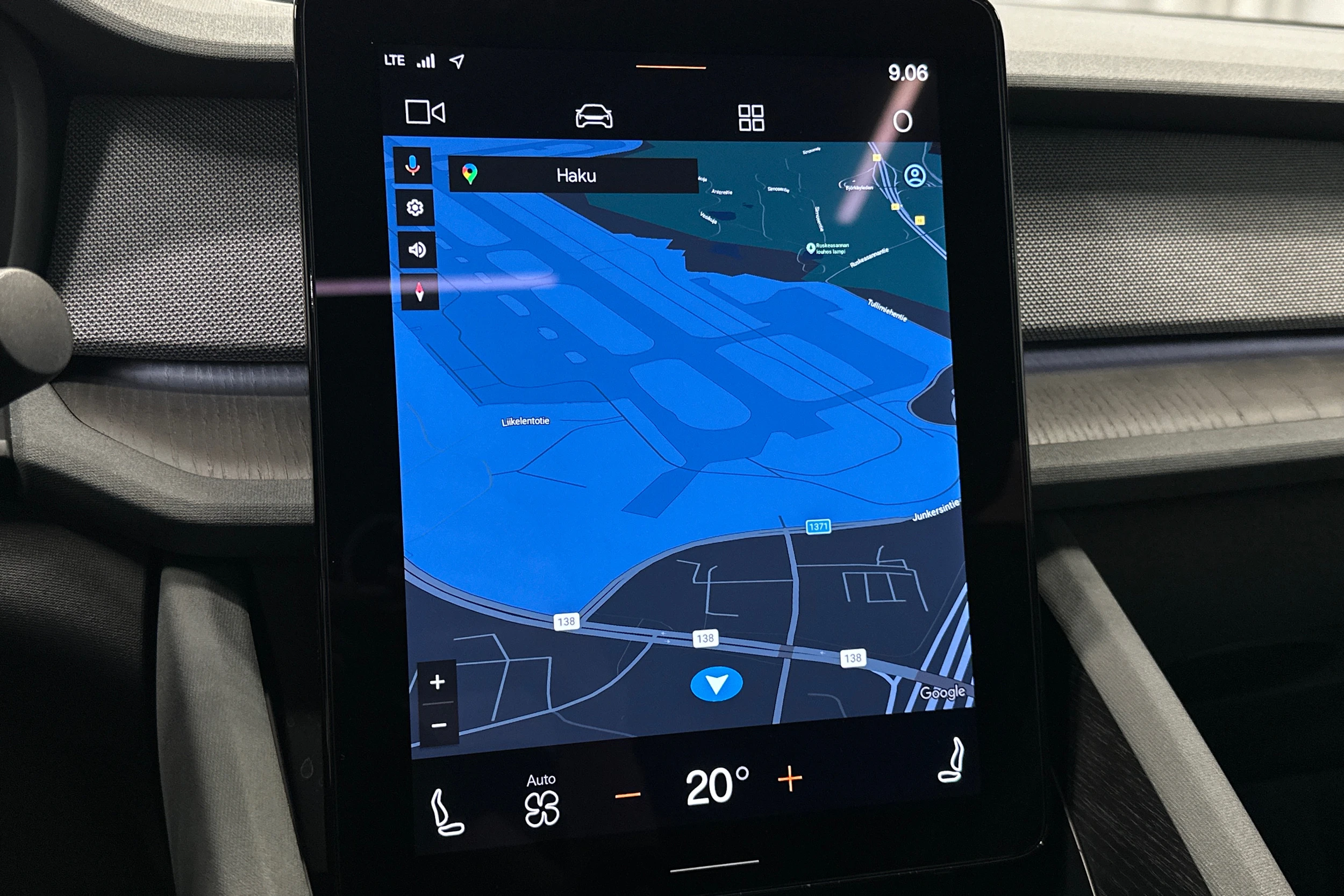 harmaa Polestar 2 2022 kuva 23.