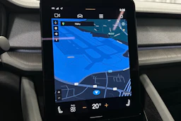 harmaa Polestar 2 2022 kuva 23.