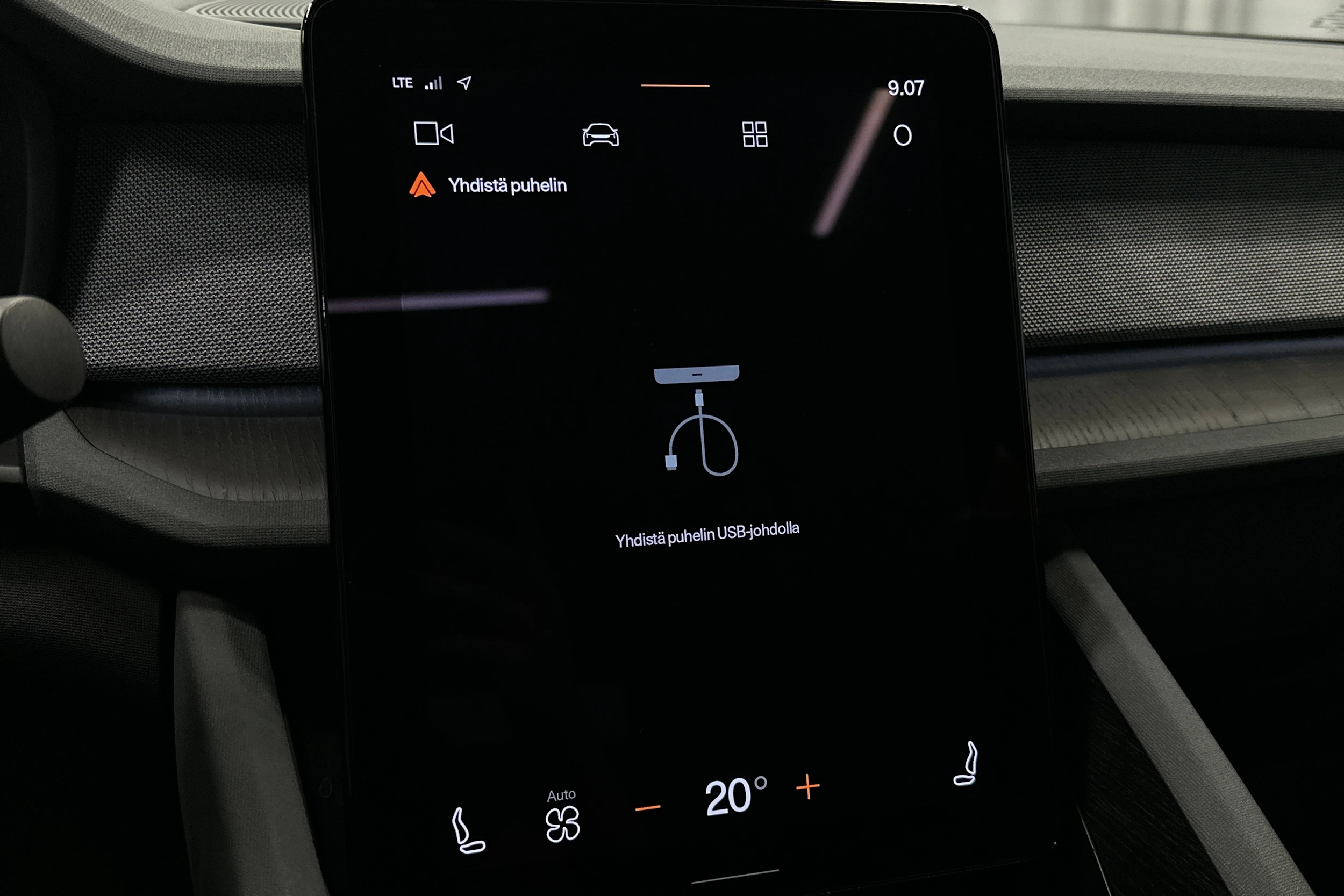 harmaa Polestar 2 2022 kuva 26.