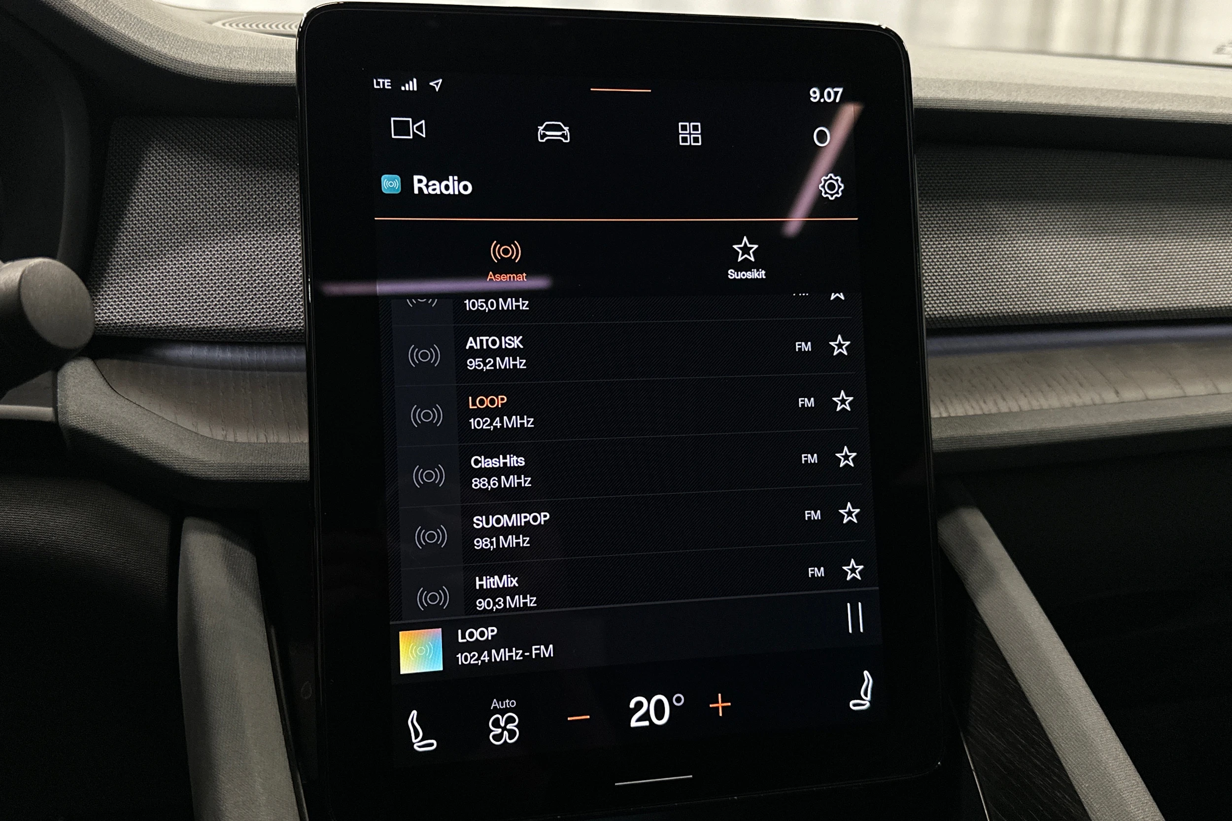 harmaa Polestar 2 2022 kuva 28.