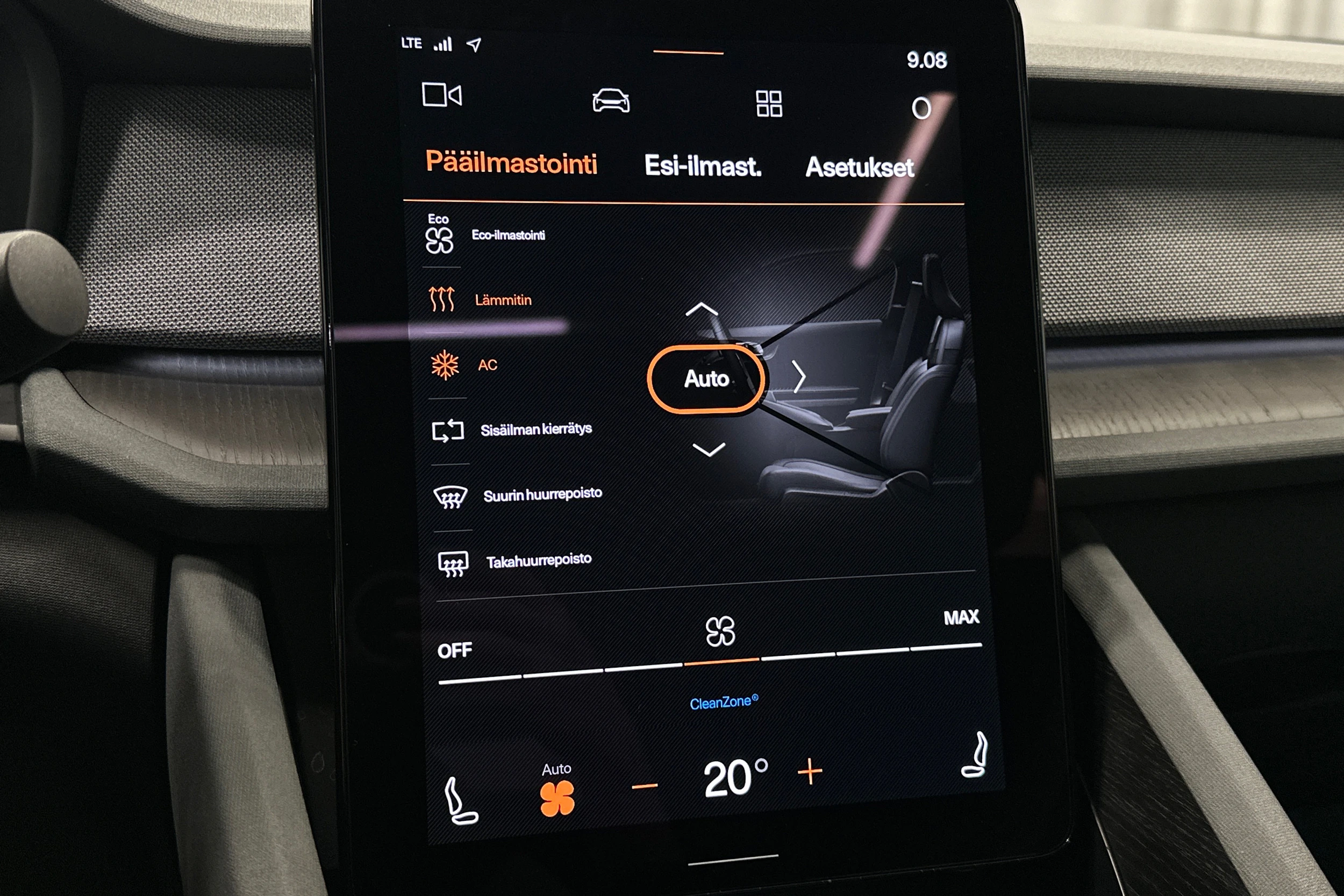 harmaa Polestar 2 2022 kuva 29.
