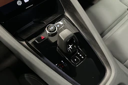harmaa Polestar 2 2022 kuva 32.