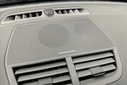 harmaa Polestar 2 2022 kuva 35.