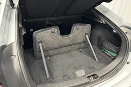 harmaa Polestar 2 2022 kuva 38.