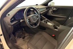 valkoinen Polestar 2 2022 kuva 3.