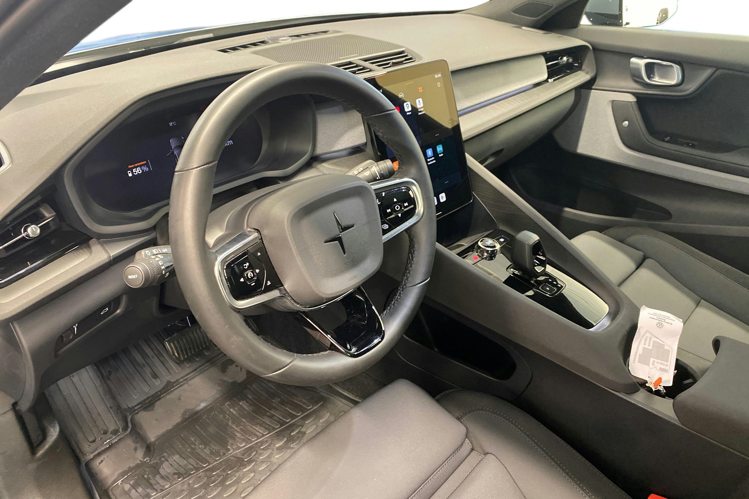 harmaa Polestar 2 2022 kuva 7.