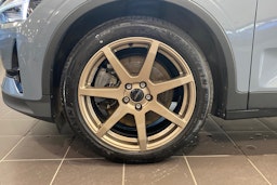 harmaa Polestar 2 2022 kuva 11.