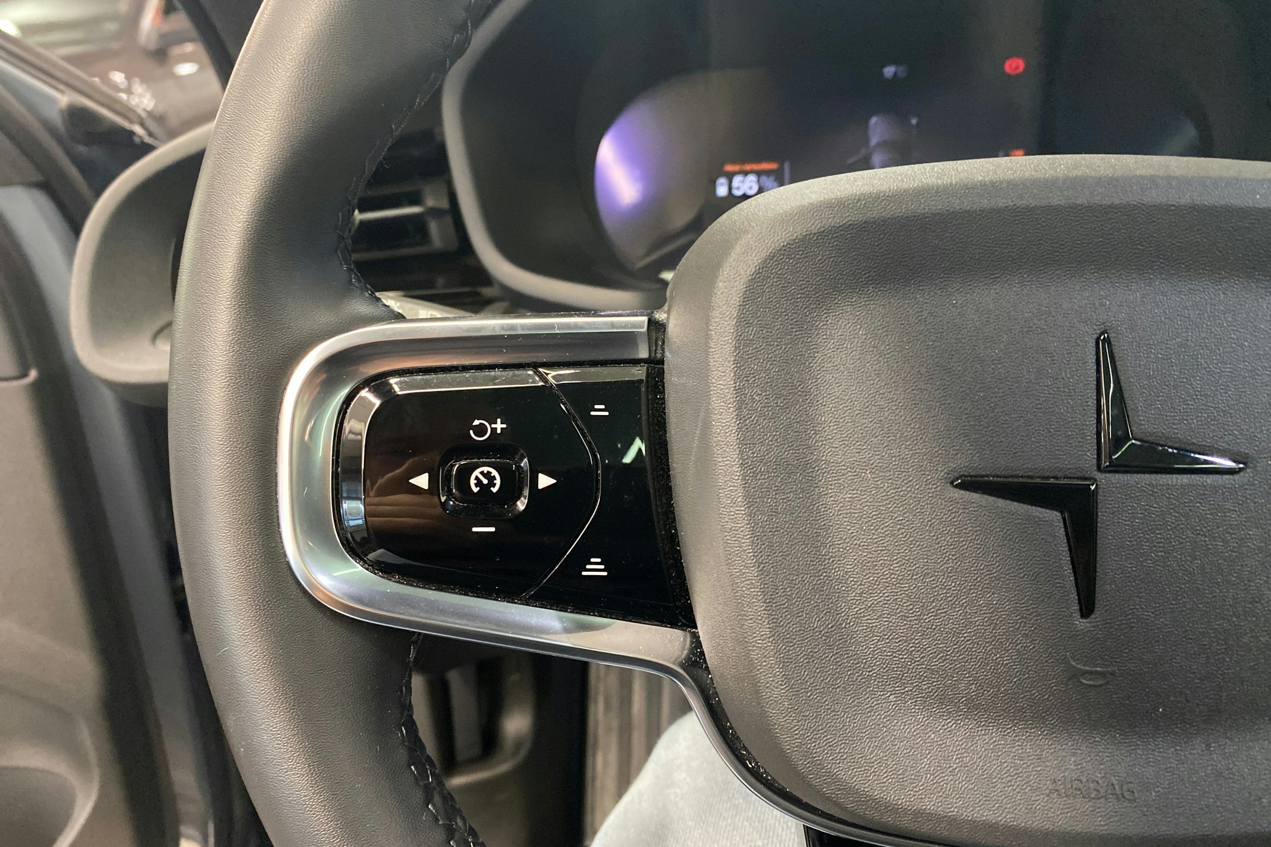 harmaa Polestar 2 2022 kuva 15.