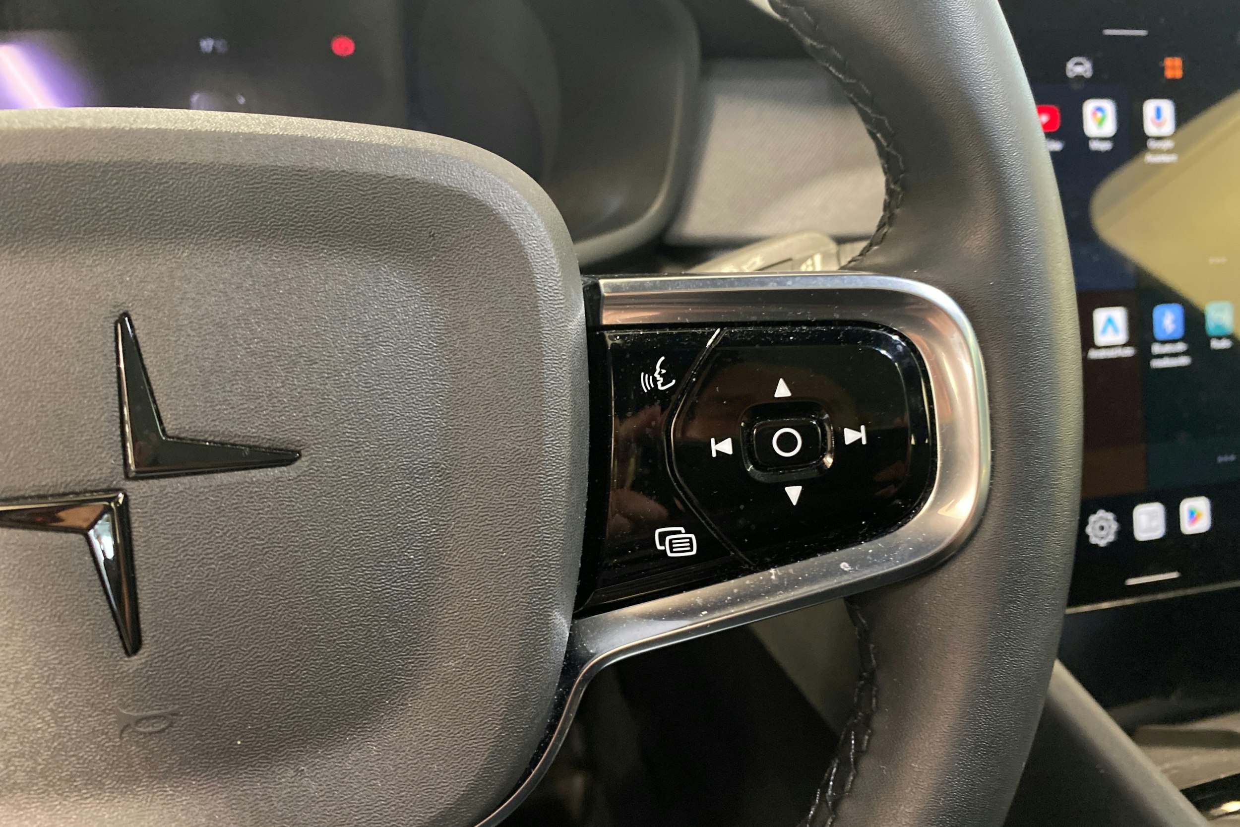 harmaa Polestar 2 2022 kuva 16.