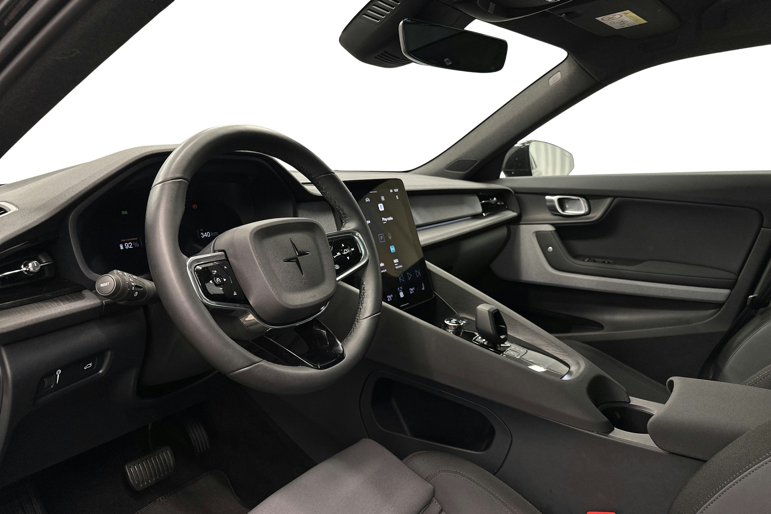 musta Polestar 2 2022 kuva 7.