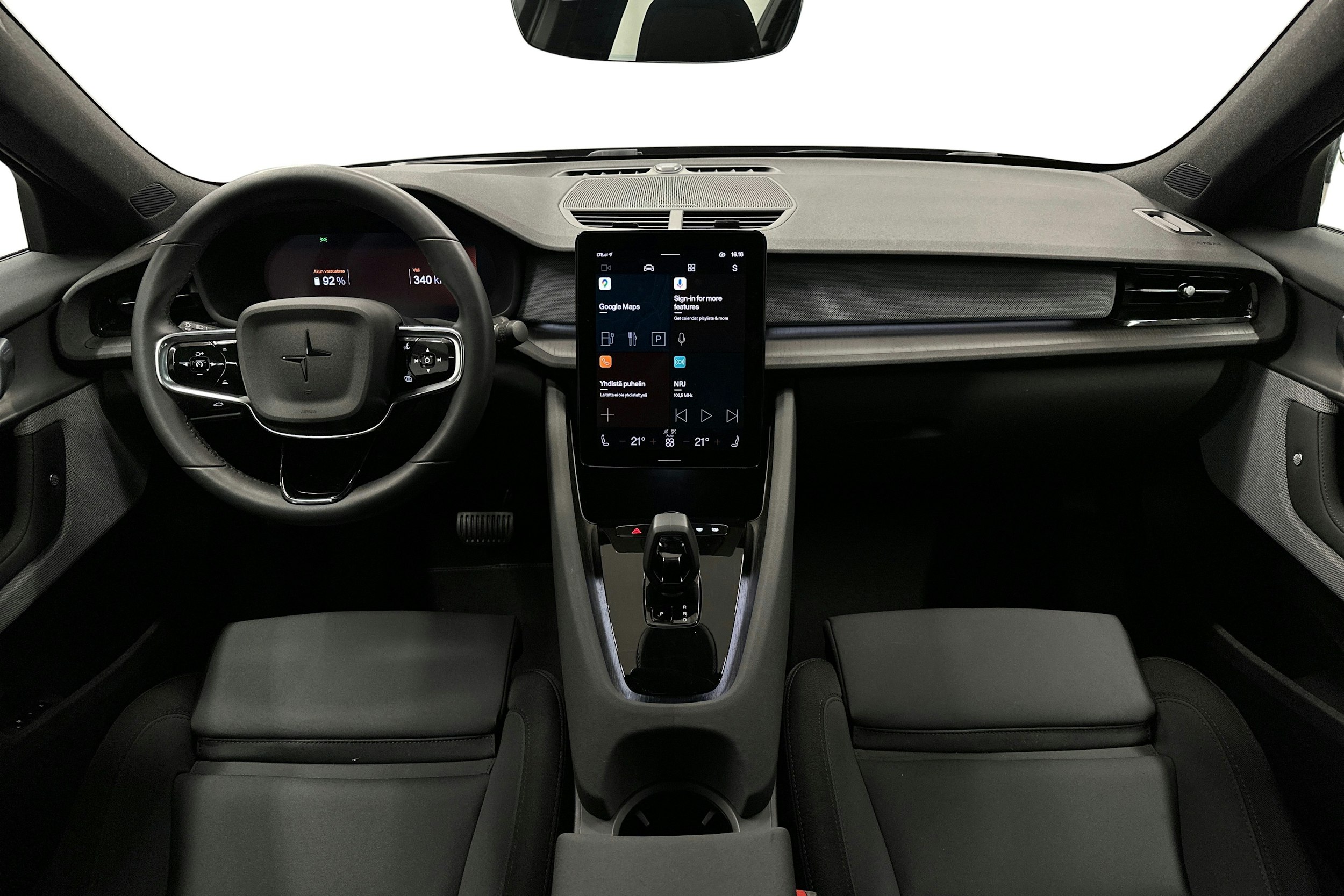 musta Polestar 2 2022 kuva 9.