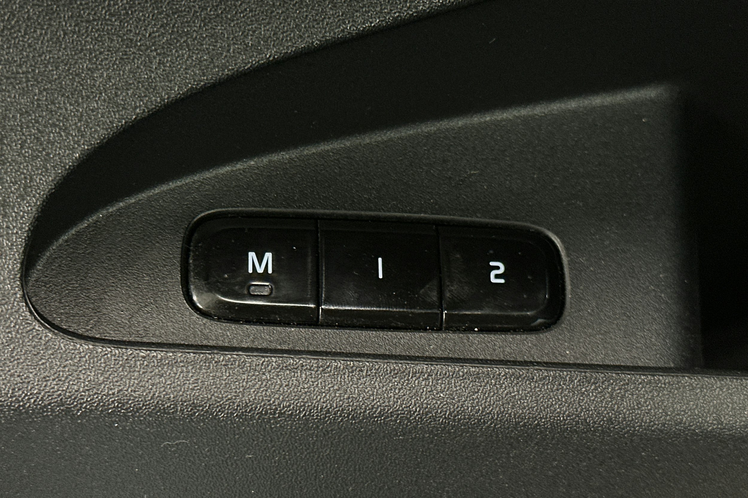 musta Polestar 2 2022 kuva 20.