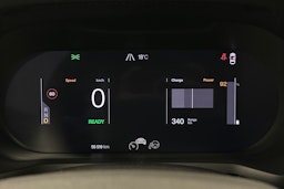 musta Polestar 2 2022 kuva 23.