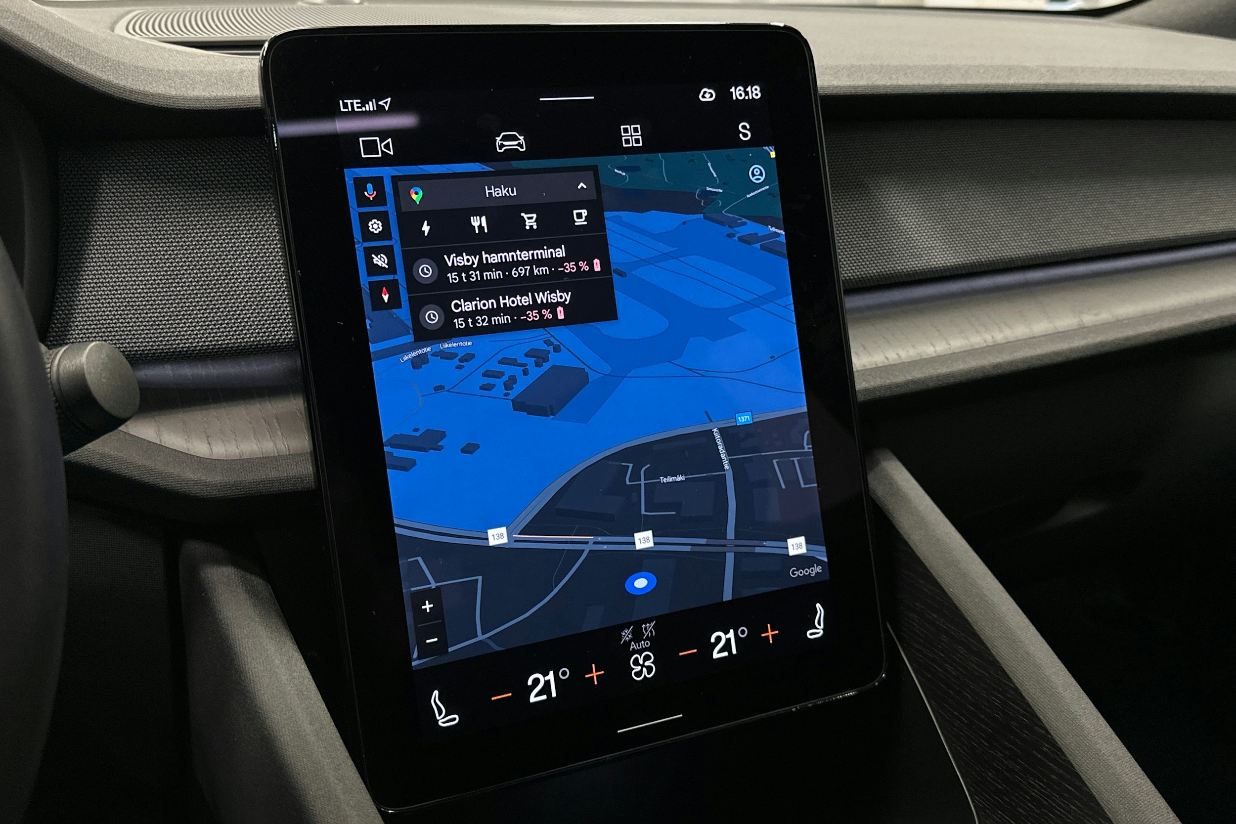 musta Polestar 2 2022 kuva 25.