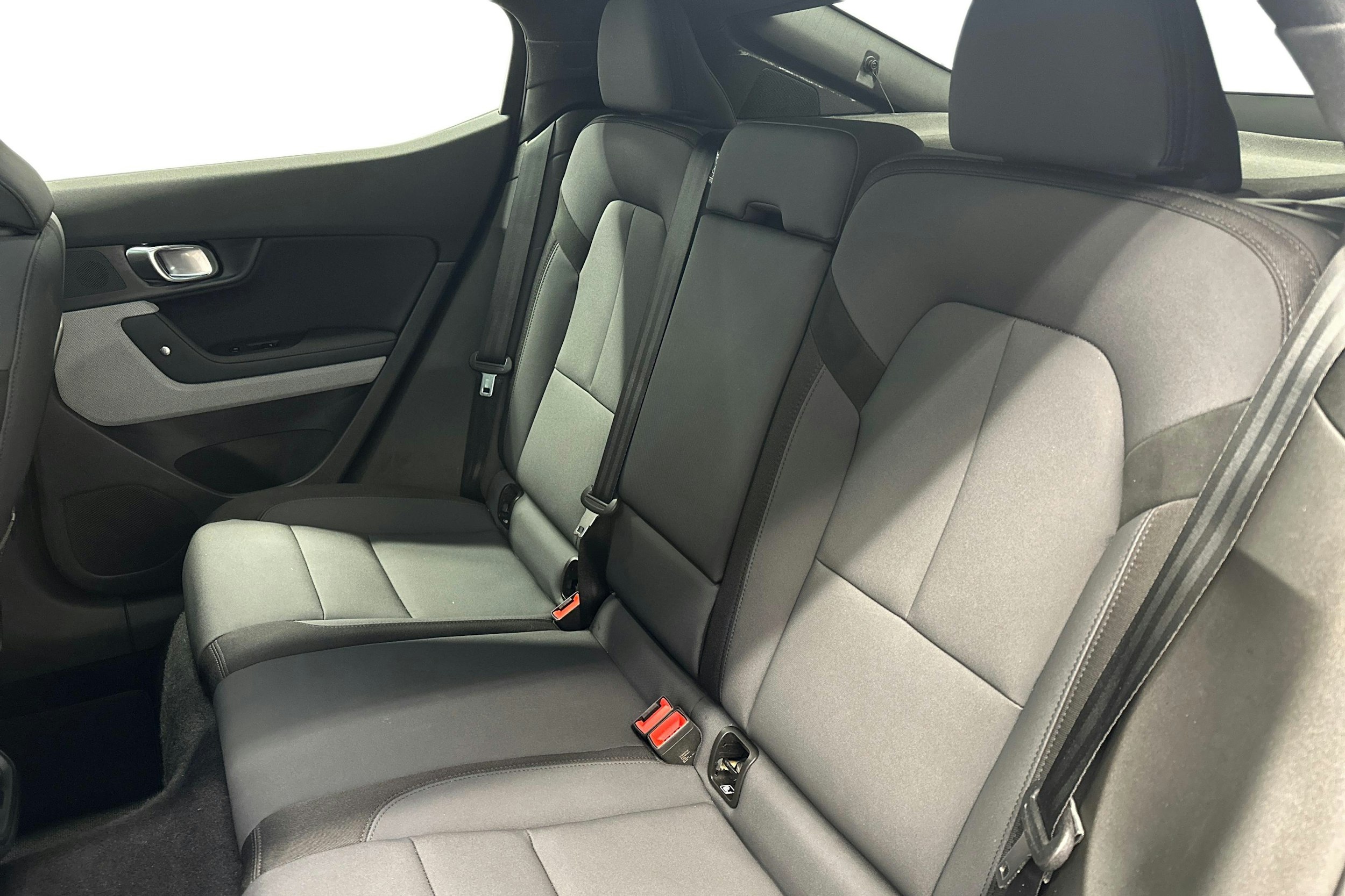 musta Polestar 2 2022 kuva 8.