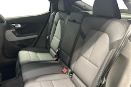 musta Polestar 2 2022 kuva 8.