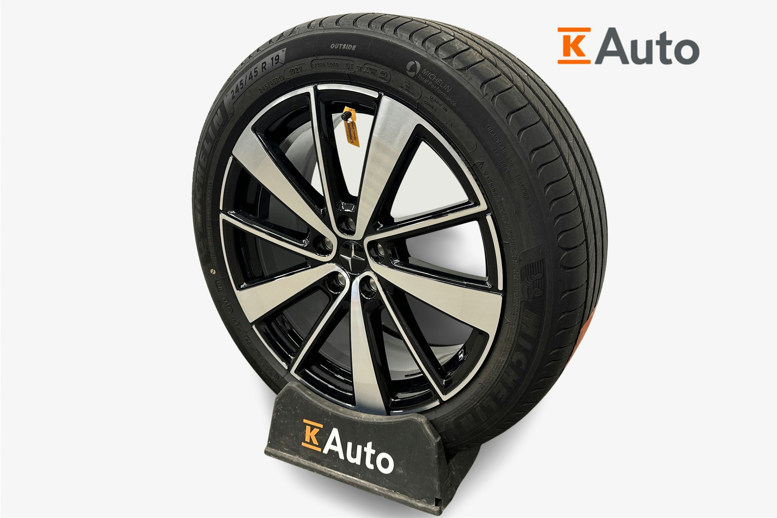 musta Polestar 2 2022 kuva 9.