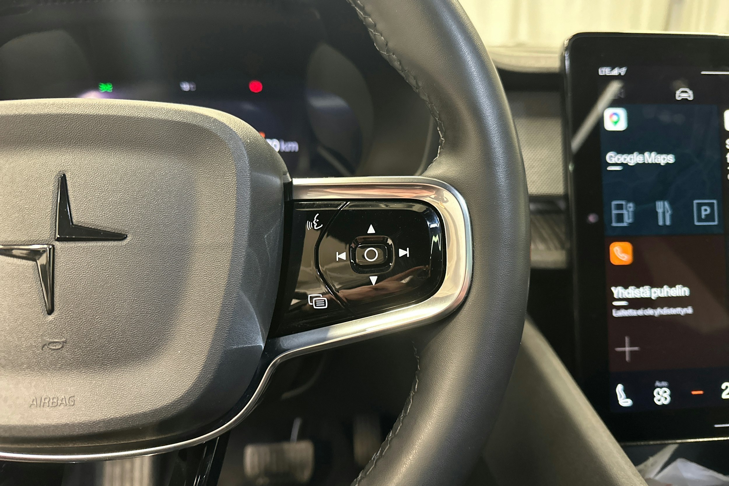 musta Polestar 2 2022 kuva 12.