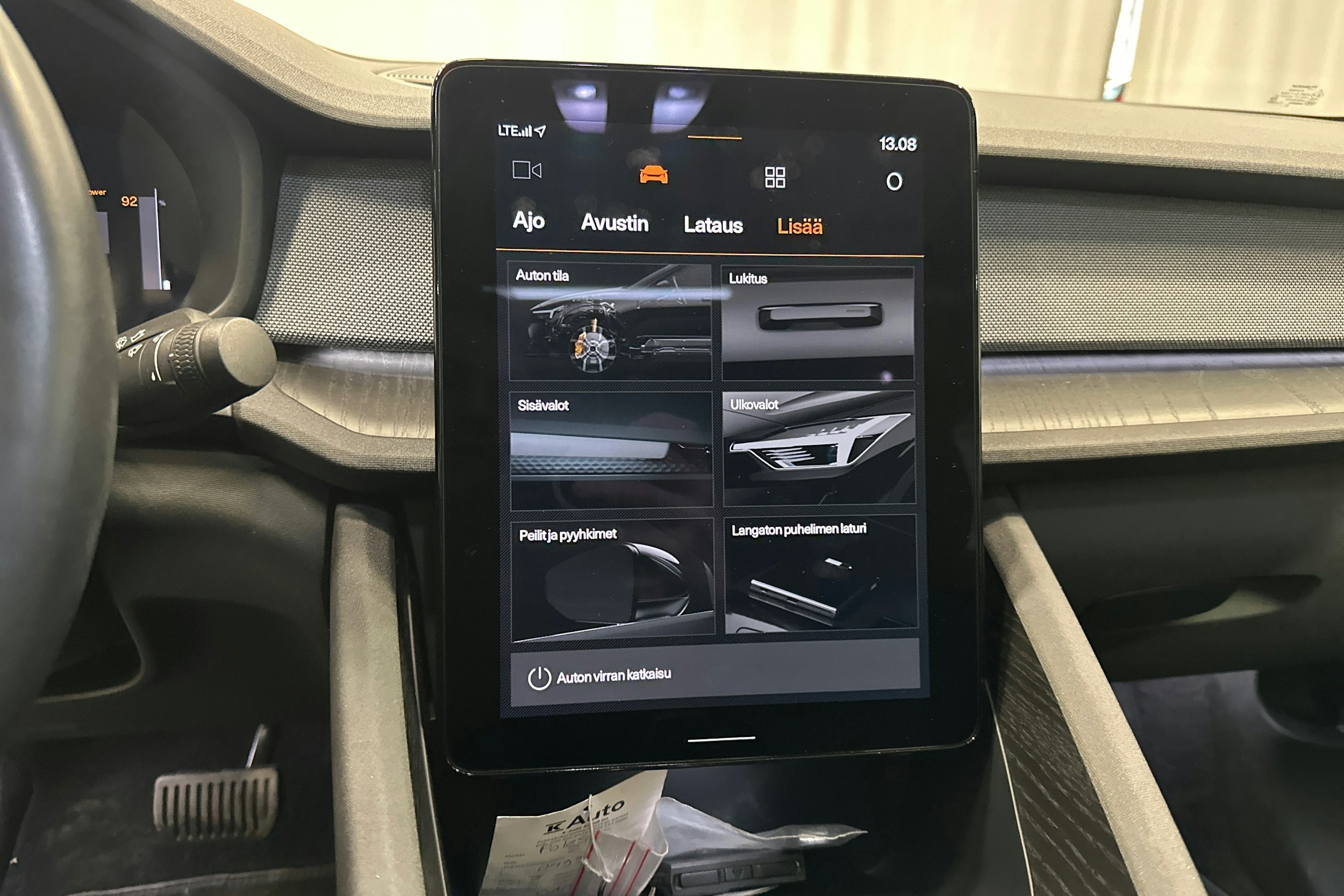 musta Polestar 2 2022 kuva 18.