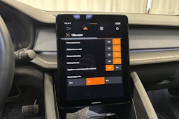 musta Polestar 2 2022 kuva 19.