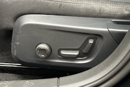 musta Polestar 2 2022 kuva 22.