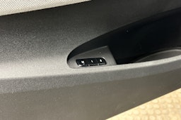 musta Polestar 2 2022 kuva 23.