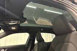 musta Polestar 2 2022 kuva 24.