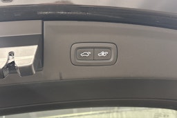 musta Polestar 2 2022 kuva 26.