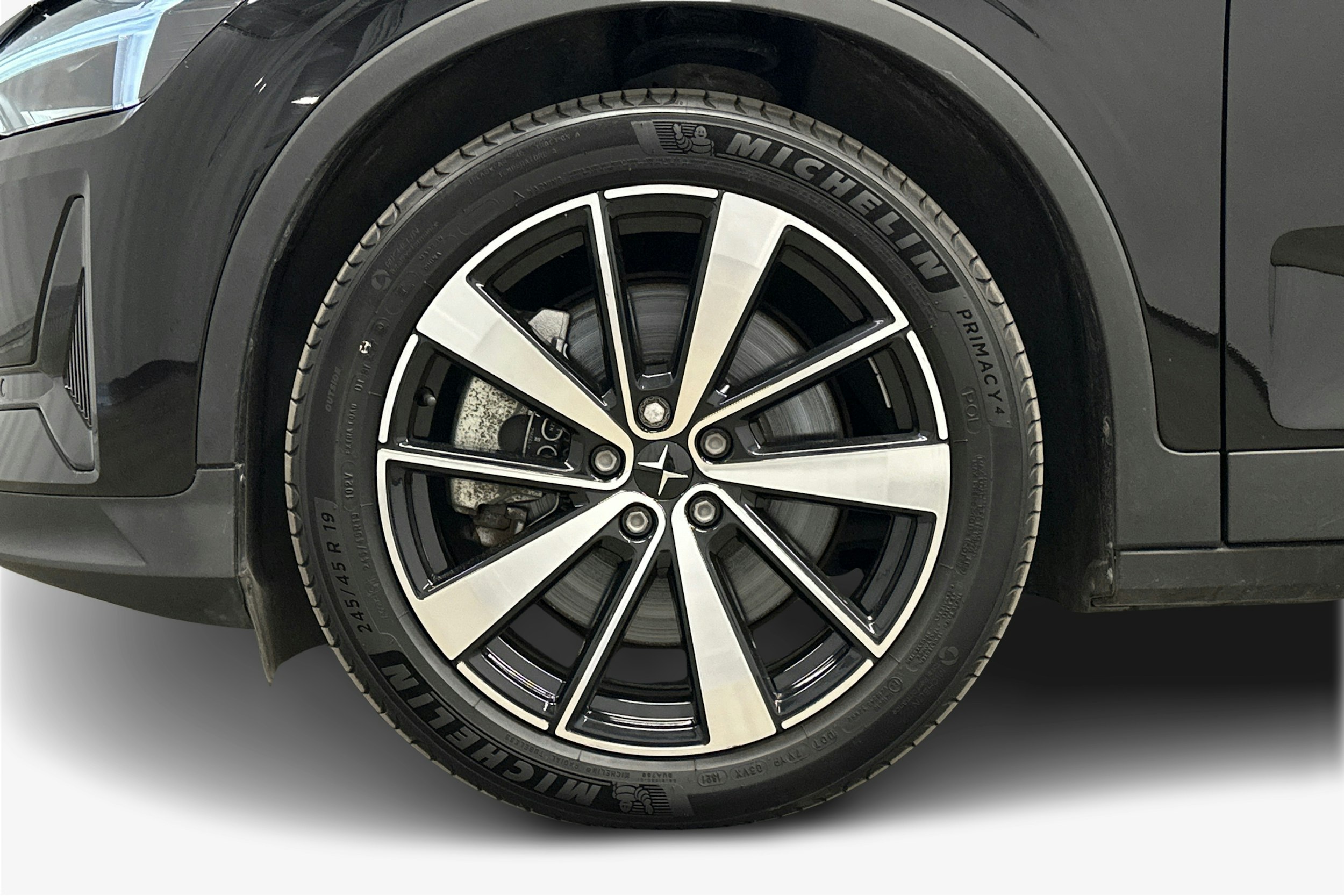 musta Polestar 2 2022 kuva 10.