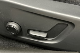 musta Polestar 2 2022 kuva 15.