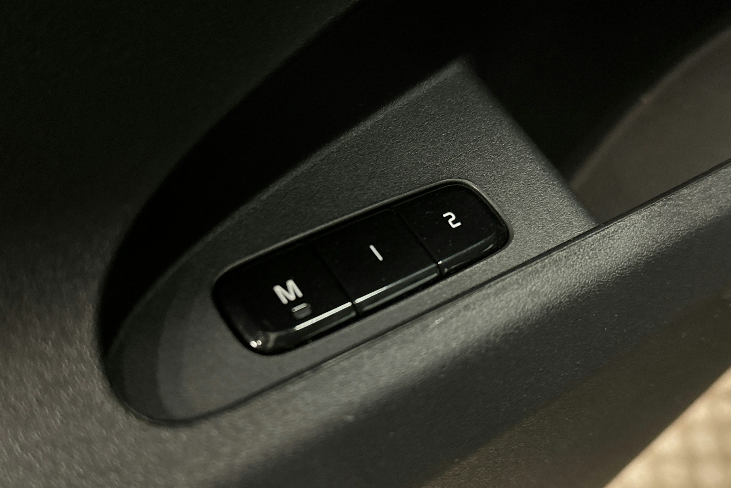 musta Polestar 2 2022 kuva 16.