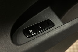 musta Polestar 2 2022 kuva 16.