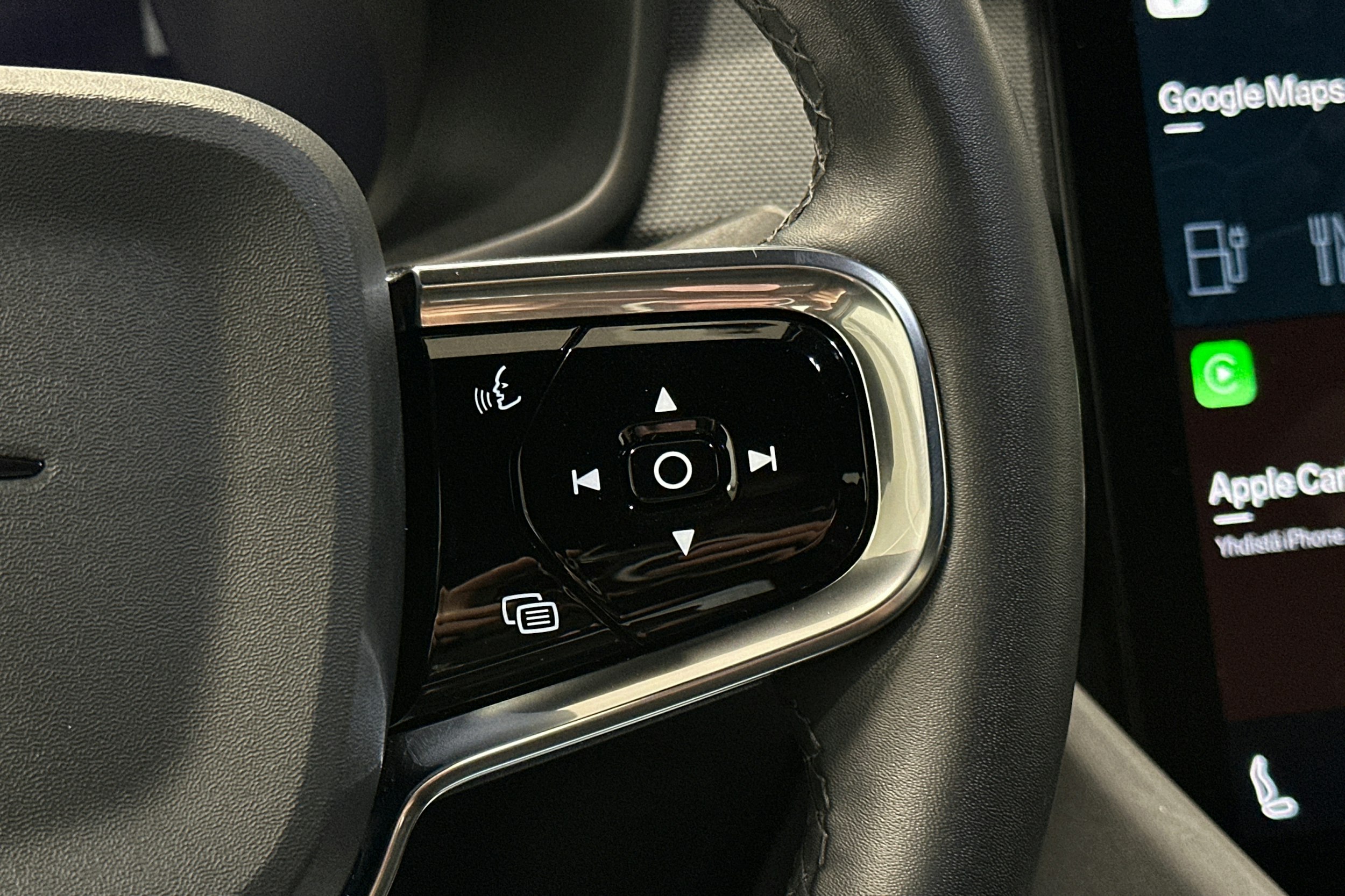 musta Polestar 2 2022 kuva 19.