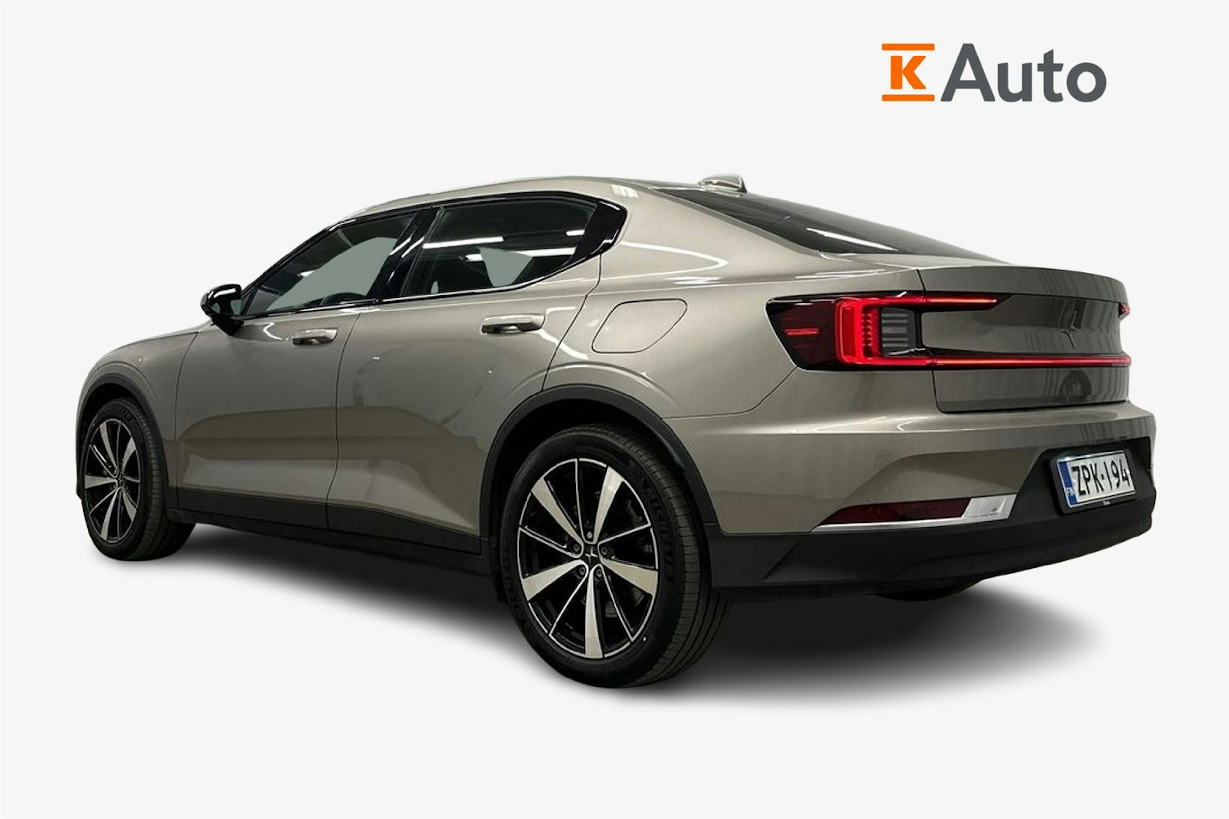 harmaa Polestar 2 2022 kuva 2.