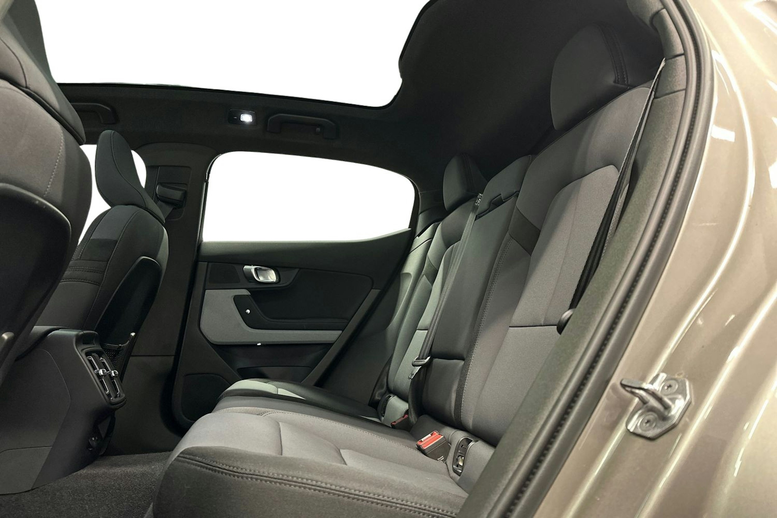 harmaa Polestar 2 2022 kuva 10.