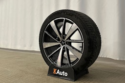 harmaa Polestar 2 2022 kuva 13.