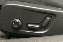 harmaa Polestar 2 2022 kuva 17.