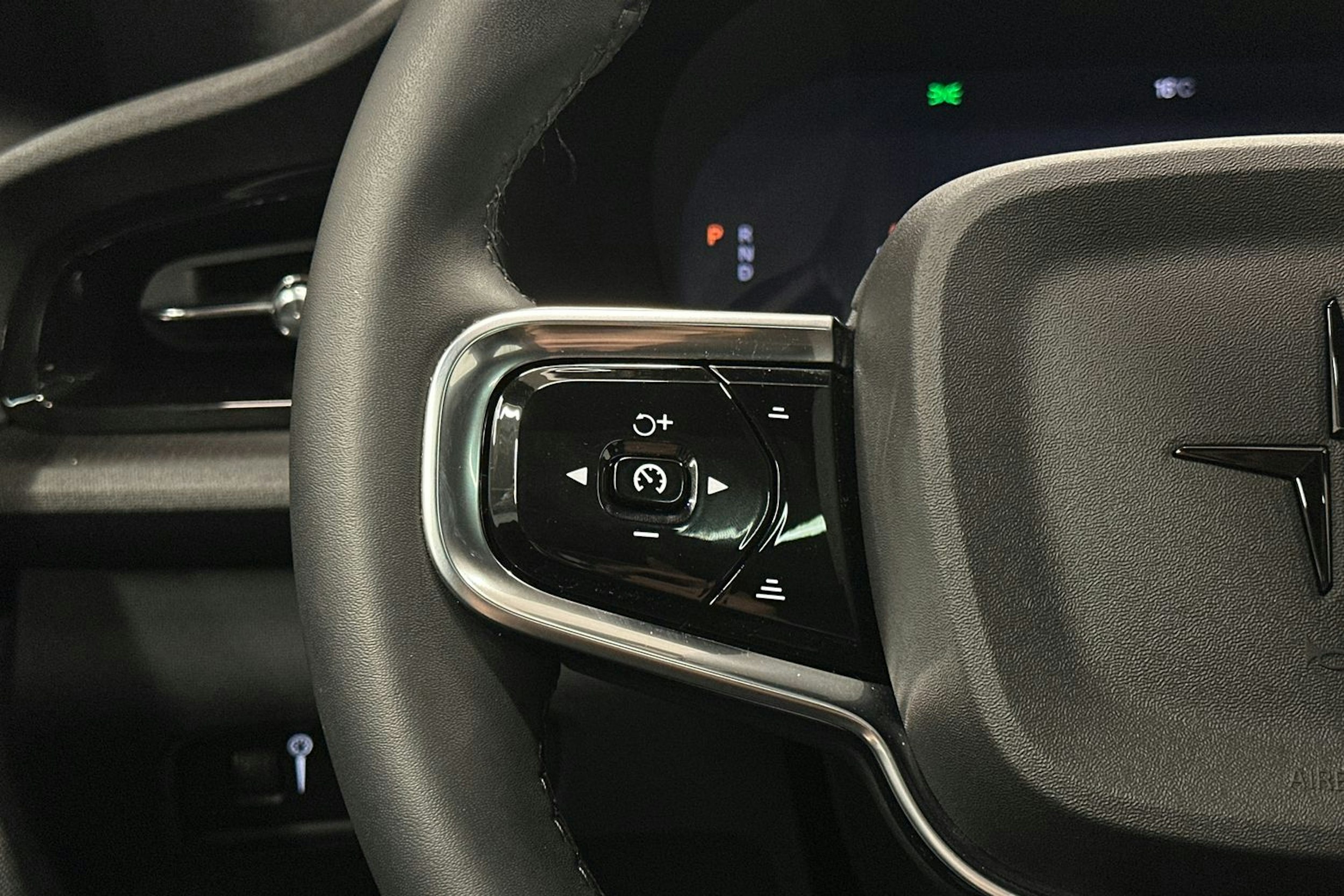 harmaa Polestar 2 2022 kuva 19.