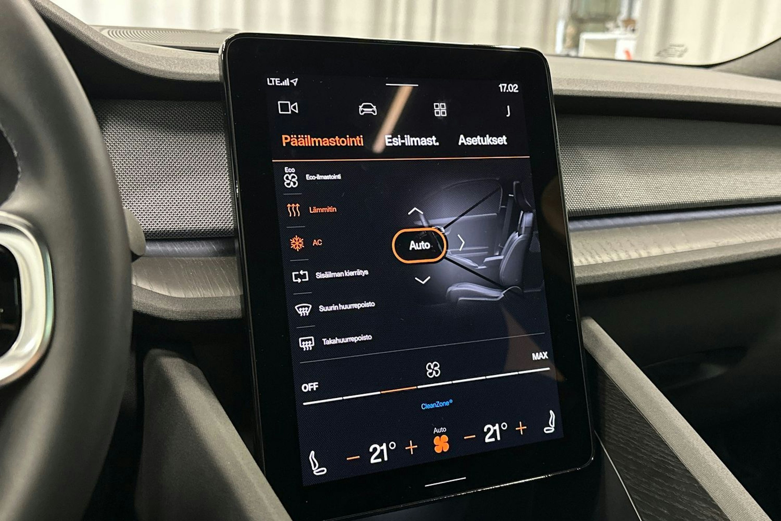 harmaa Polestar 2 2022 kuva 31.