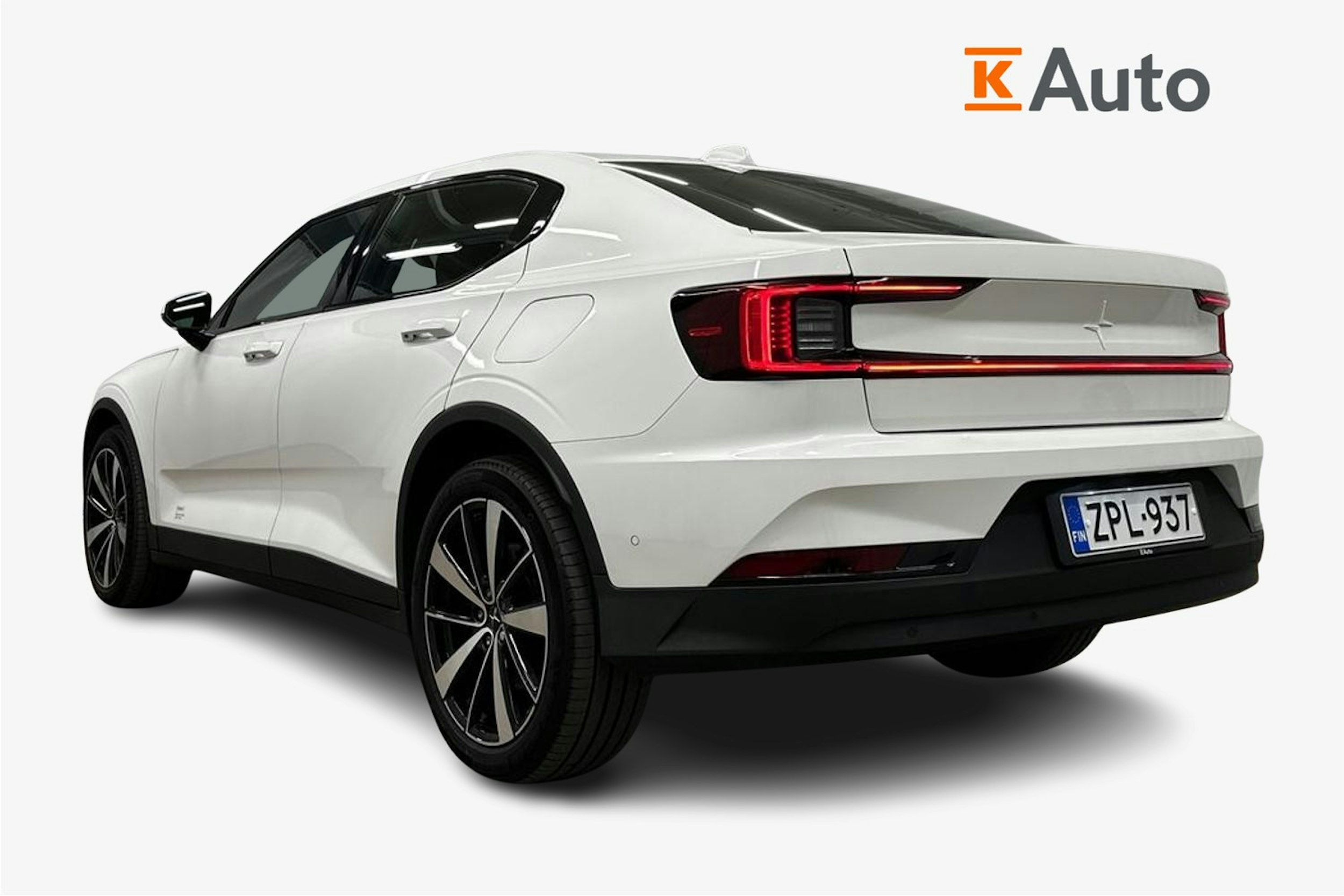 valkoinen Polestar 2 2022 kuva 2.