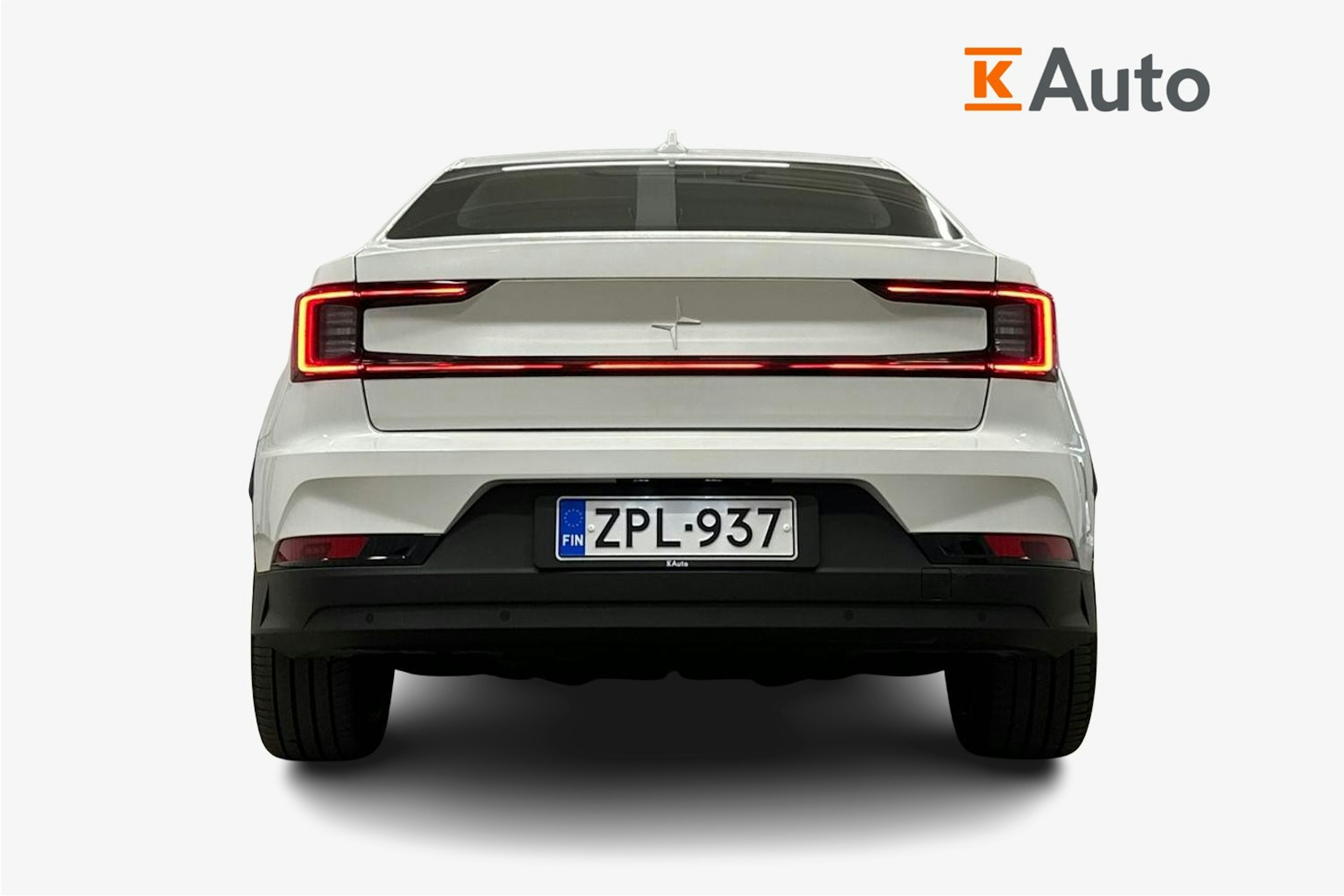 valkoinen Polestar 2 2022 kuva 3.
