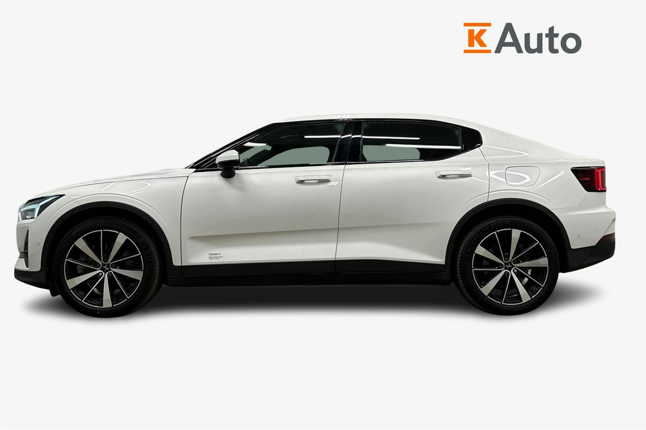 valkoinen Polestar 2 2022 kuva 6.
