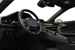 valkoinen Polestar 2 2022 kuva 7.