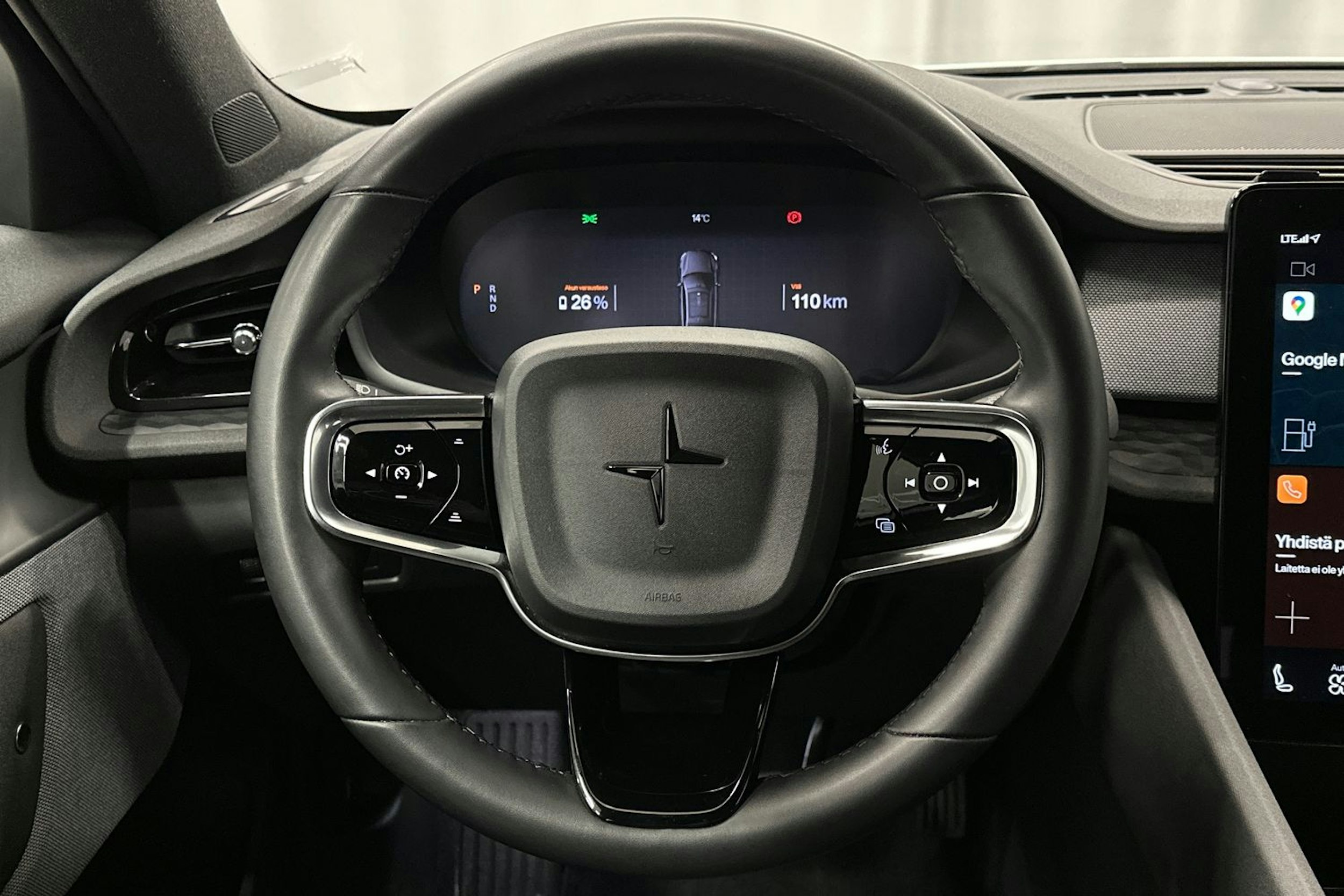 valkoinen Polestar 2 2022 kuva 14.