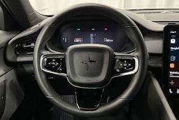 valkoinen Polestar 2 2022 kuva 14.