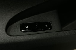 valkoinen Polestar 2 2022 kuva 19.