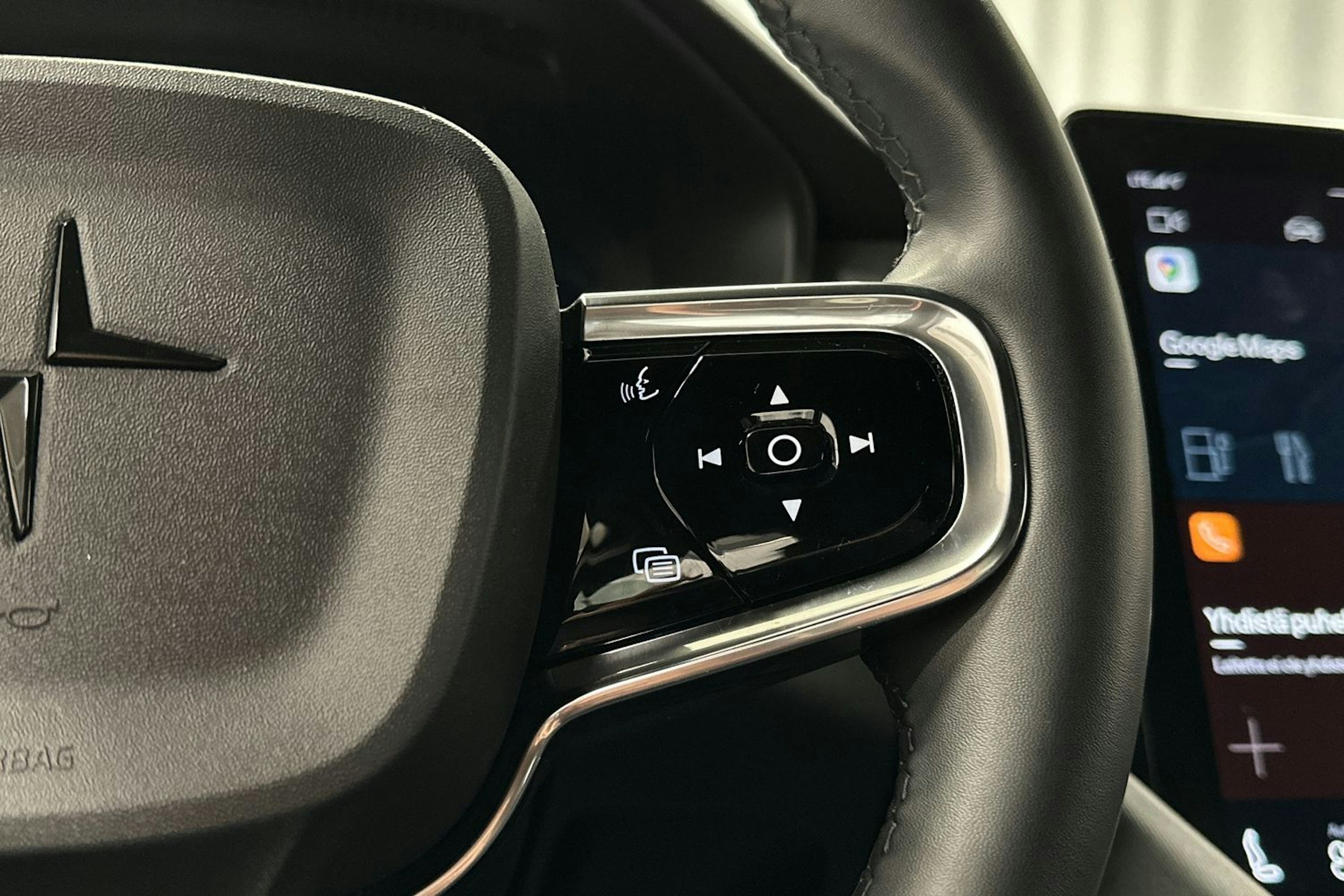 valkoinen Polestar 2 2022 kuva 21.