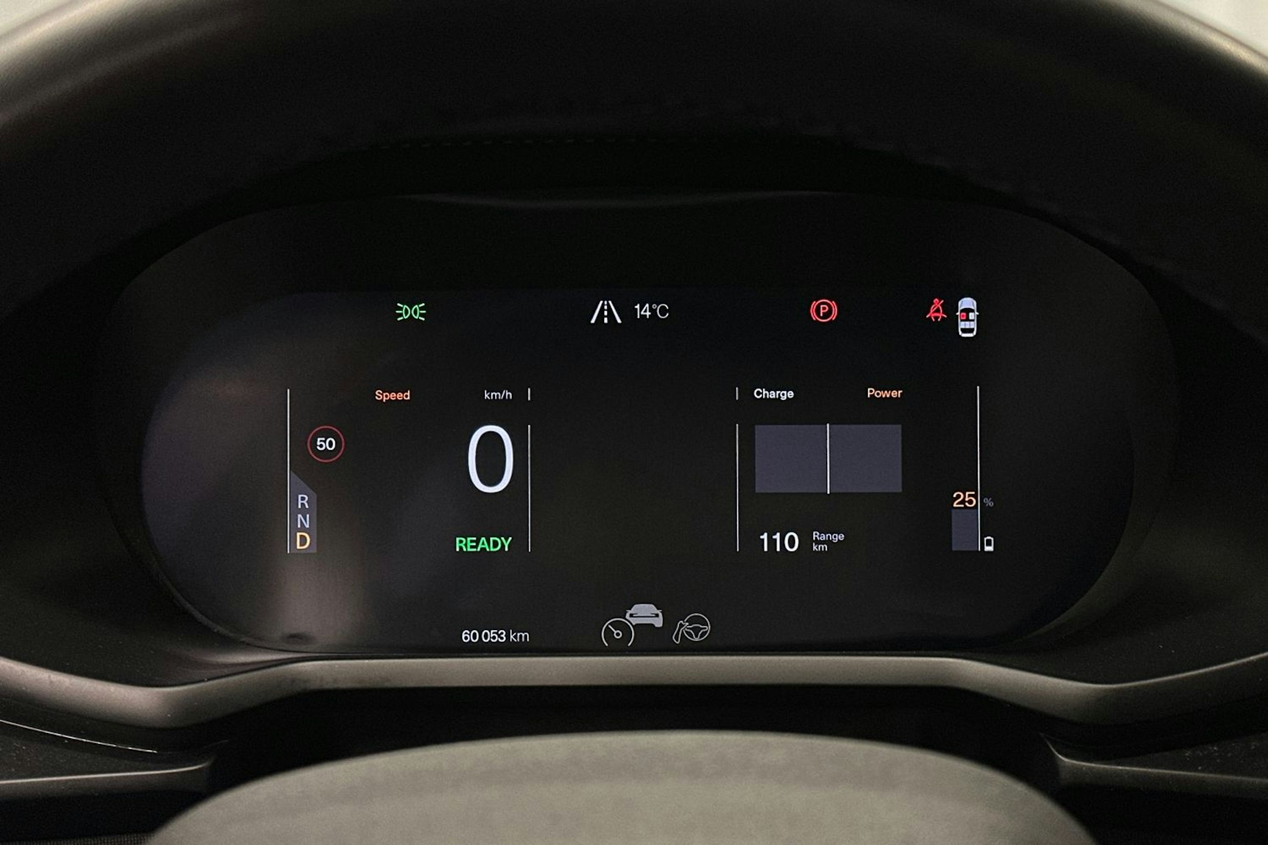 valkoinen Polestar 2 2022 kuva 22.