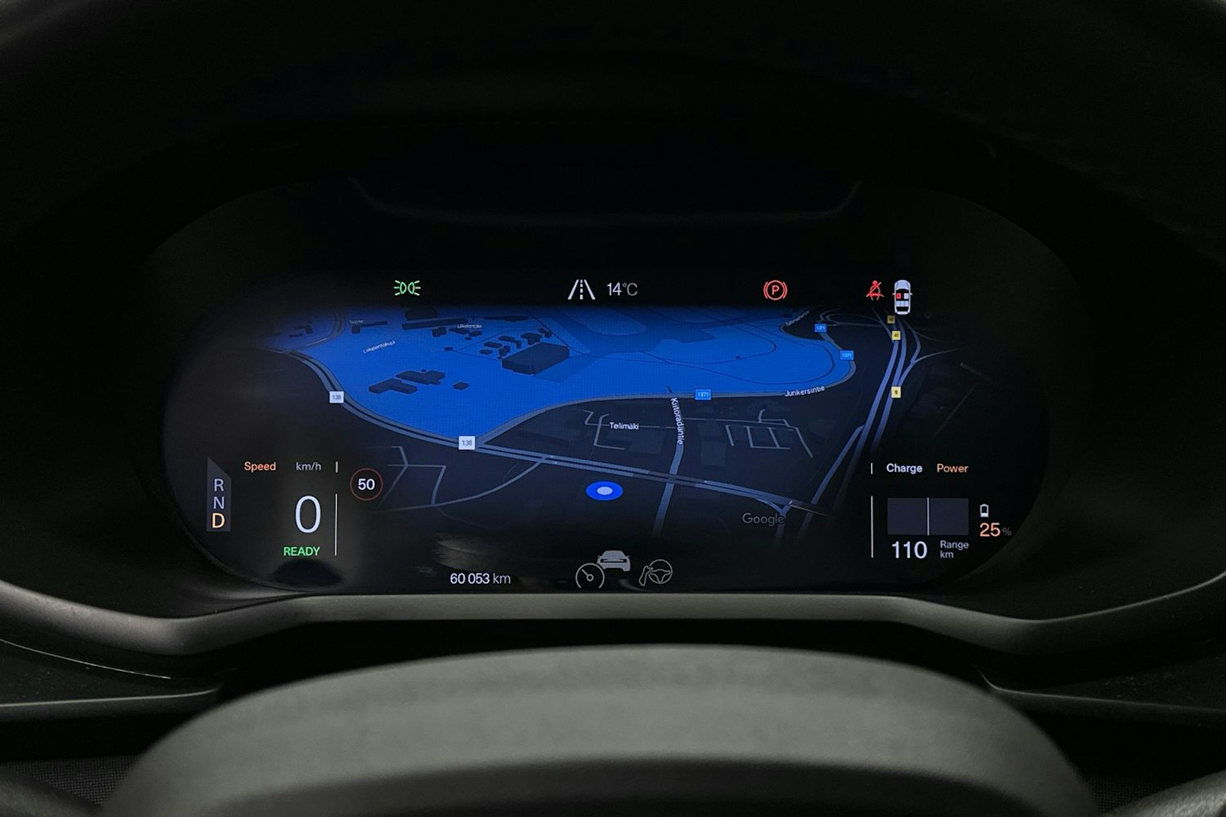 valkoinen Polestar 2 2022 kuva 23.